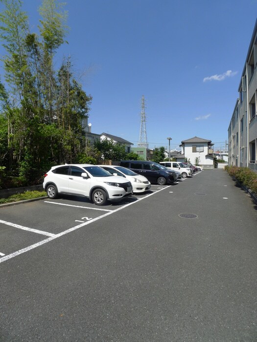 物件外観写真2　(駐車場)