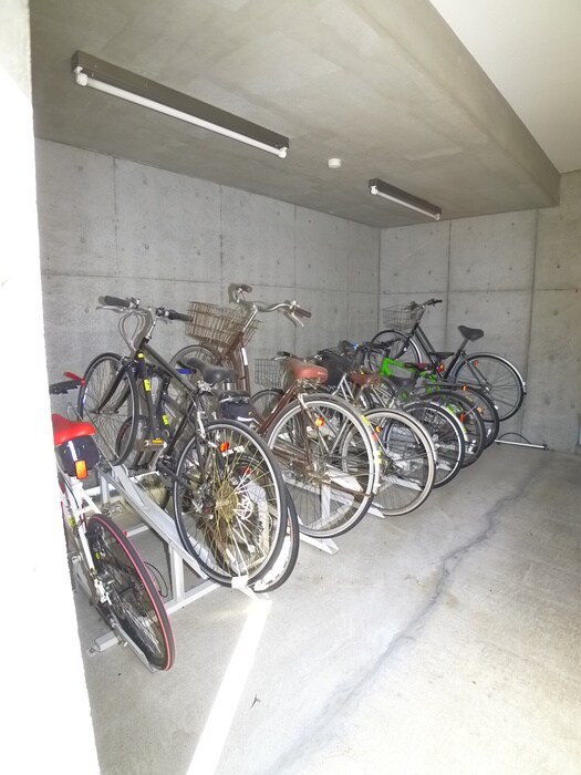 物件外観写真5　(駐輪場)