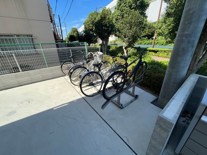 物件外観写真3　(駐輪場)