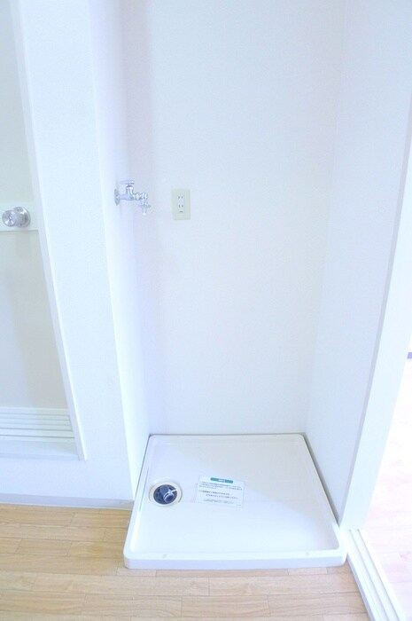 物件内観写真13　(洗濯機置場)