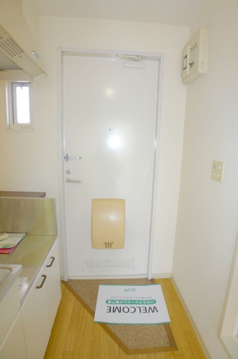 物件内観写真16　(玄関)