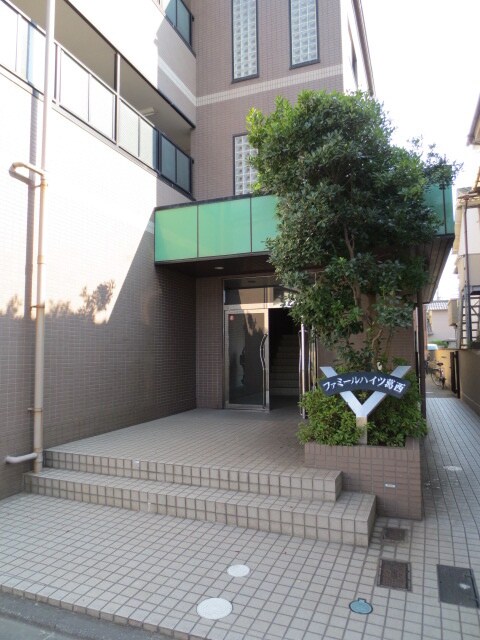 物件外観写真3　(エントランス部分)