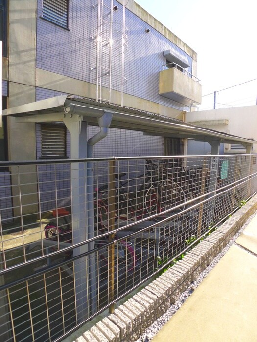 物件外観写真5　(駐輪場)
