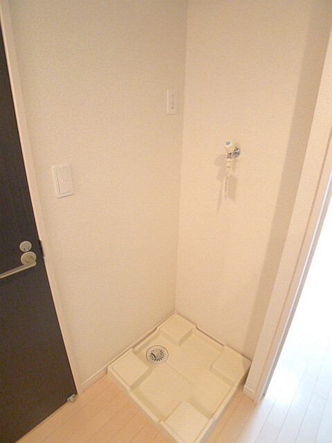 物件内観写真8　(洗濯機置場)