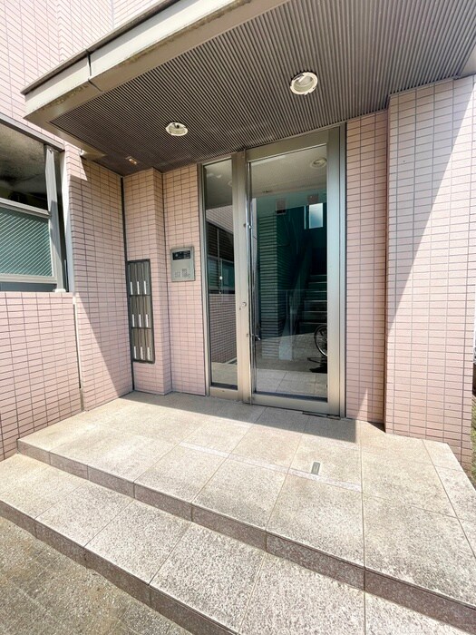物件外観写真4　(エントランス部分)