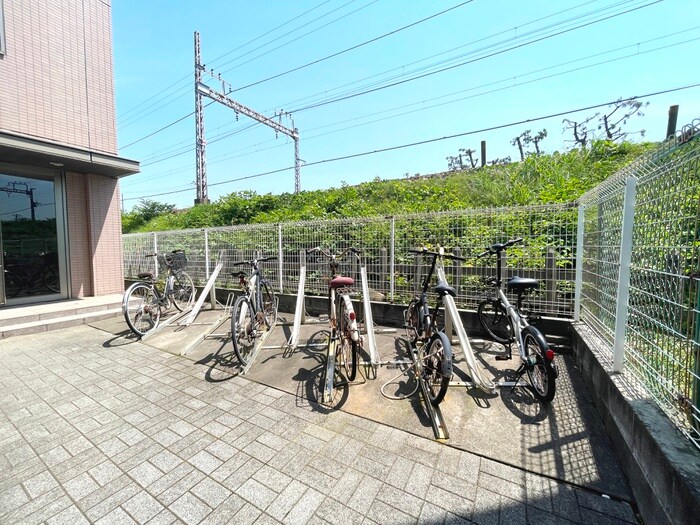 物件外観写真5　(駐輪場)