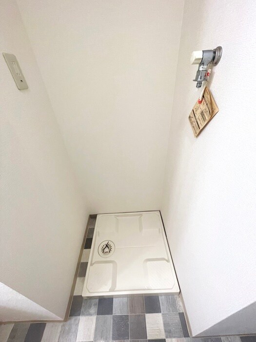 物件内観写真13　(洗濯機置場)