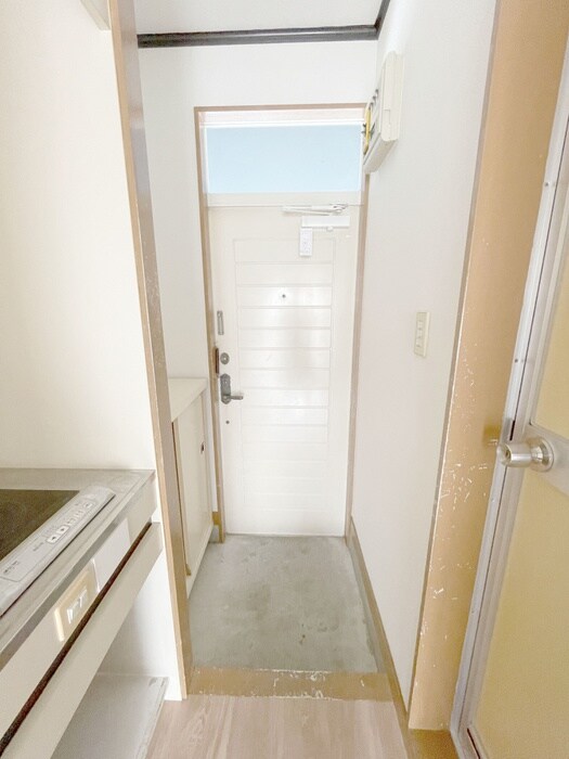 物件内観写真8　(玄関)