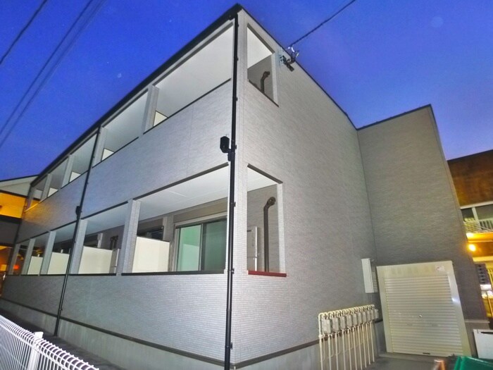 物件外観写真2　(エントランス部分)