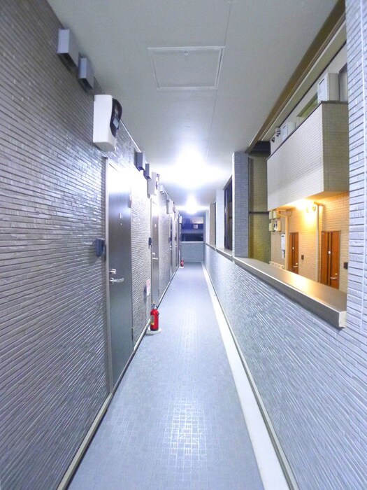 物件外観写真5　(エントランス部分)