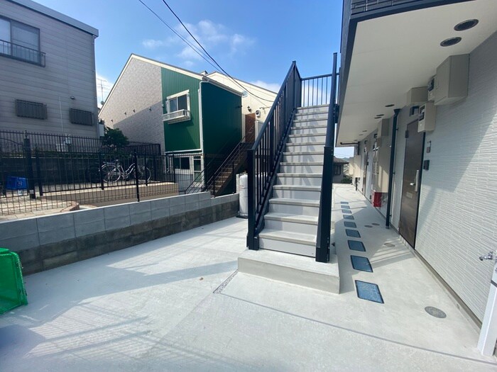 物件外観写真2　(エントランス部分)