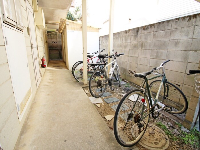 物件外観写真6　(駐輪場)