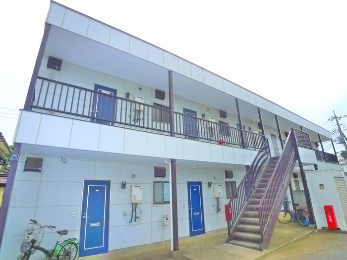 物件外観写真2　(エントランス部分)