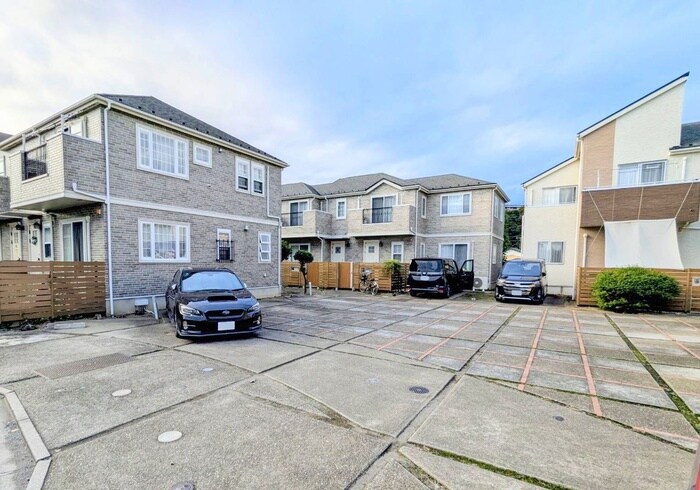 物件外観写真5　(駐車場)