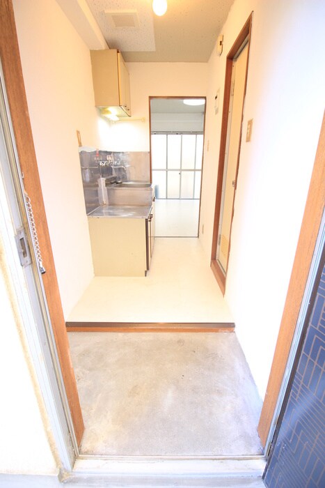 物件内観写真13　(玄関)