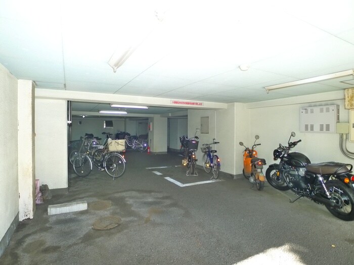 物件外観写真5　(駐輪場)