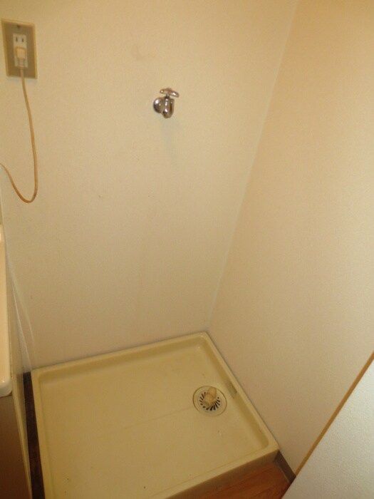 物件内観写真12　(洗濯機置場)