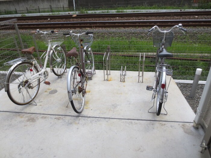 物件外観写真3　(駐輪場)