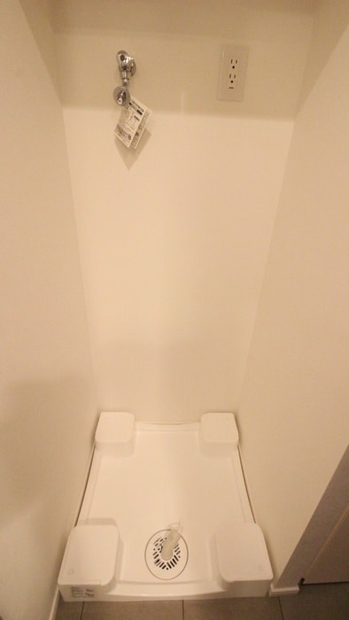 物件内観写真11　(洗濯機置場)