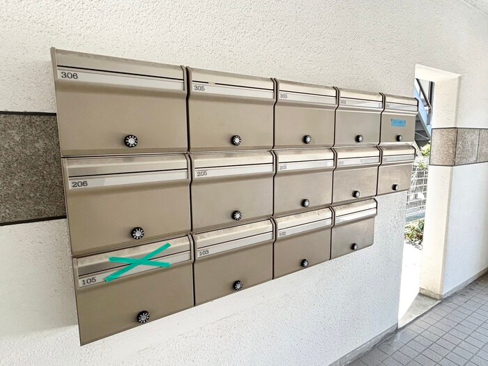 物件外観写真4　(エントランス部分)