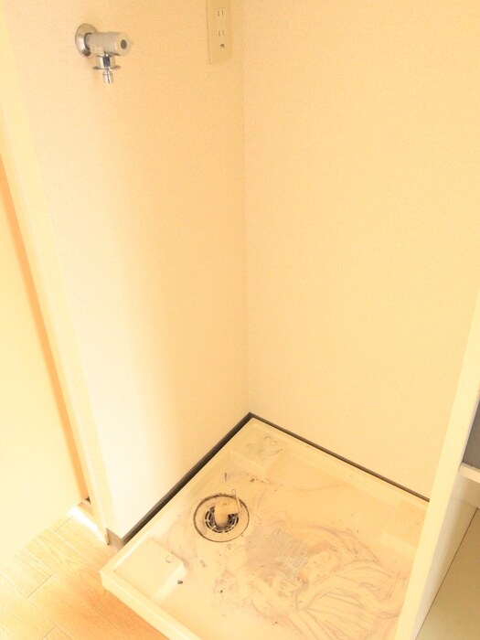 物件内観写真11　(洗濯機置場)