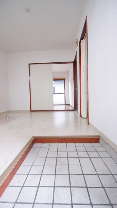 物件内観写真14　(玄関)