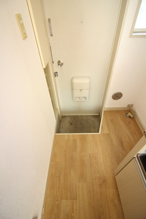 物件内観写真12　(玄関)