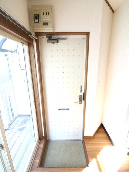 物件内観写真12　(玄関)