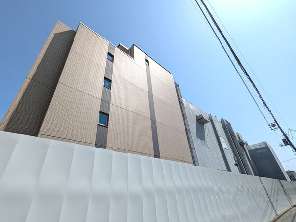 建築中