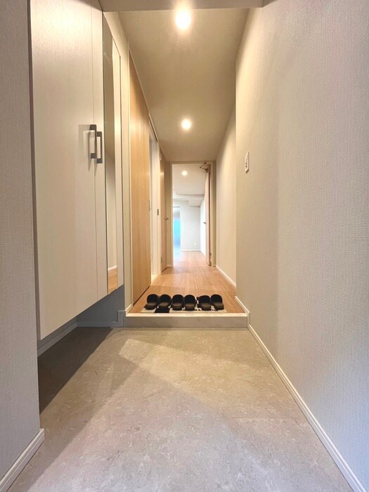 物件内観写真18　(玄関)