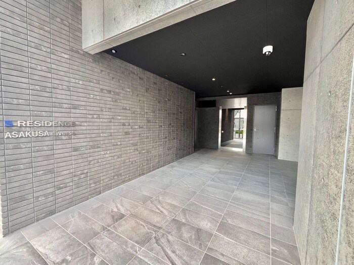 物件外観写真3　(エントランス部分)