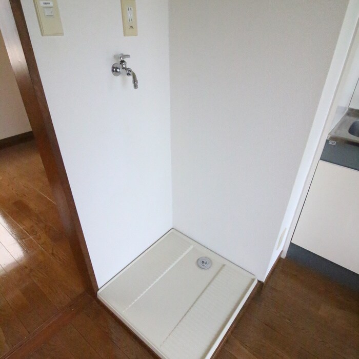 物件内観写真8　(洗濯機置場)