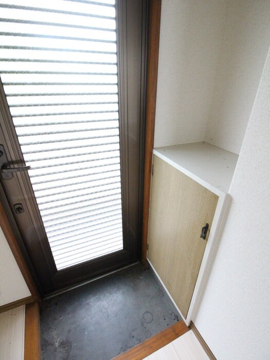 物件内観写真16　(玄関)
