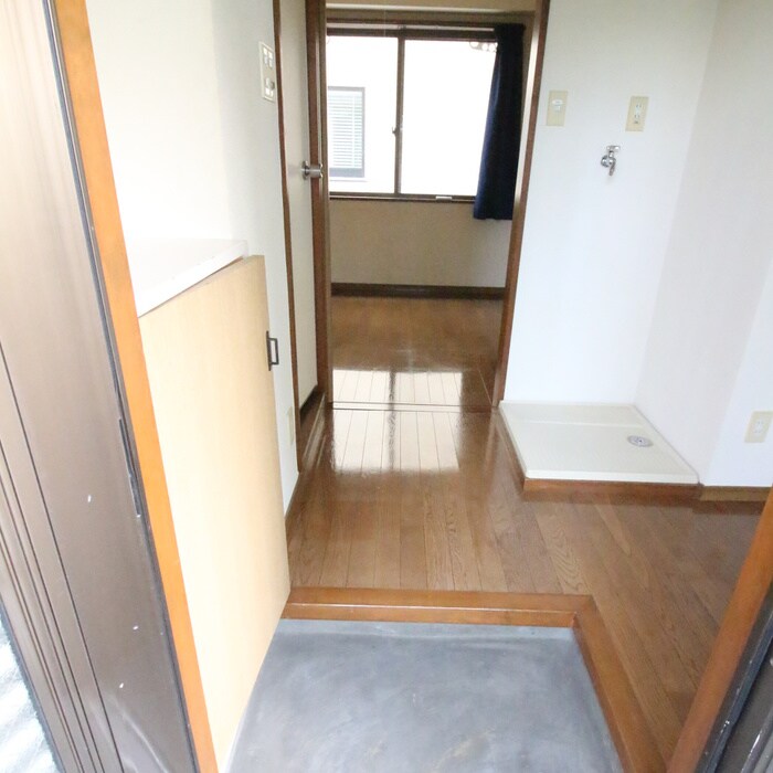 物件内観写真16　(玄関)