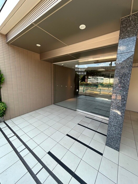 物件外観写真4　(エントランス部分)