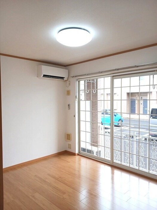 物件内観写真8　(居室)