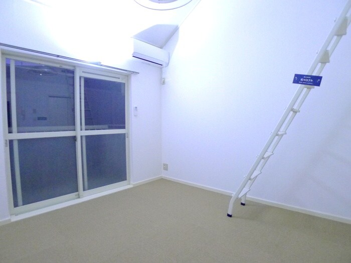 物件内観写真8　(室内からの展望)