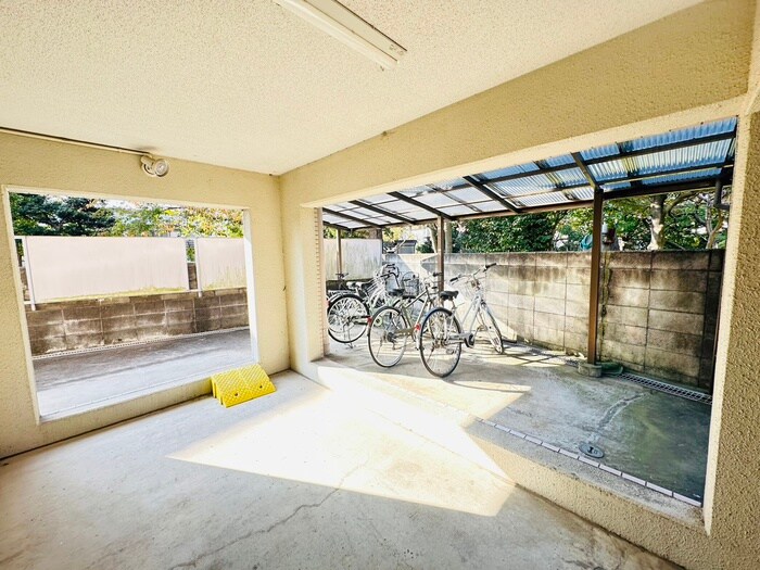 物件外観写真6　(駐輪場)