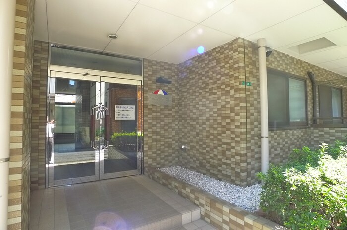 物件外観写真2　(エントランス部分)