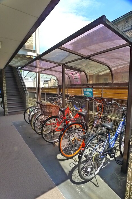 物件外観写真4　(駐輪場)