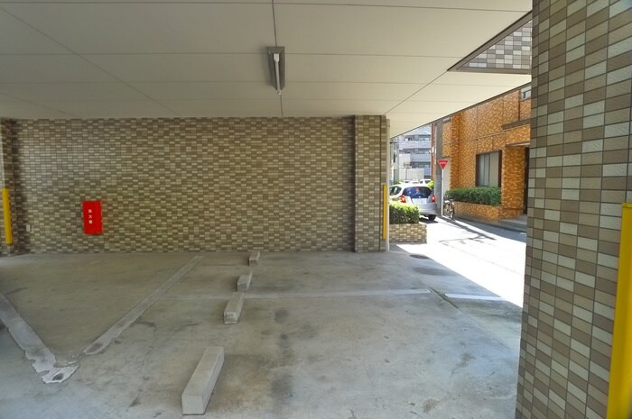 物件外観写真5　(駐車場)