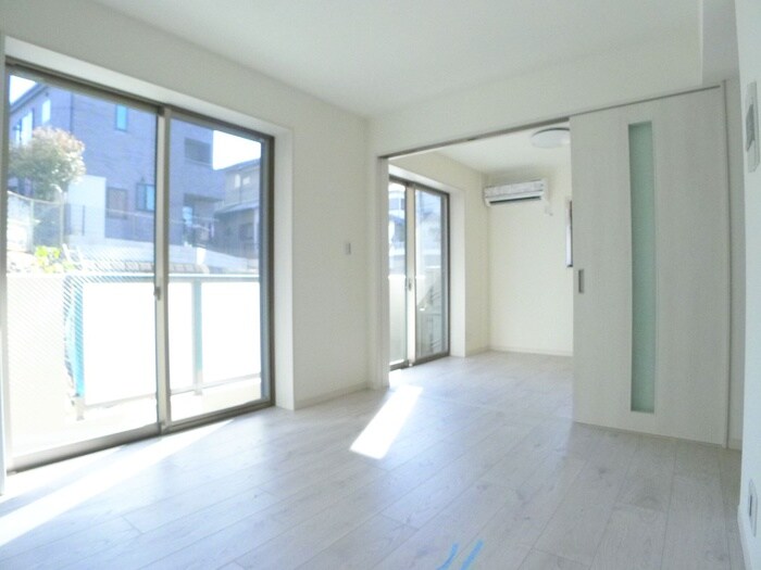 物件内観写真7　(室内からの展望)