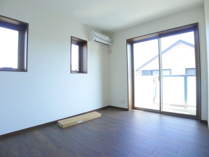 物件内観写真7　(室内からの展望)