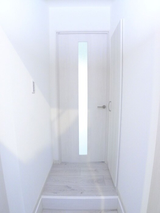 物件内観写真16　(玄関)