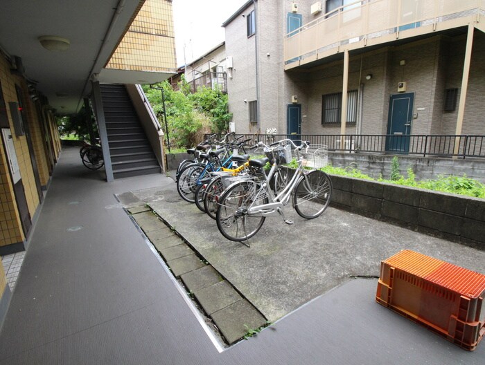 物件外観写真3　(駐輪場)