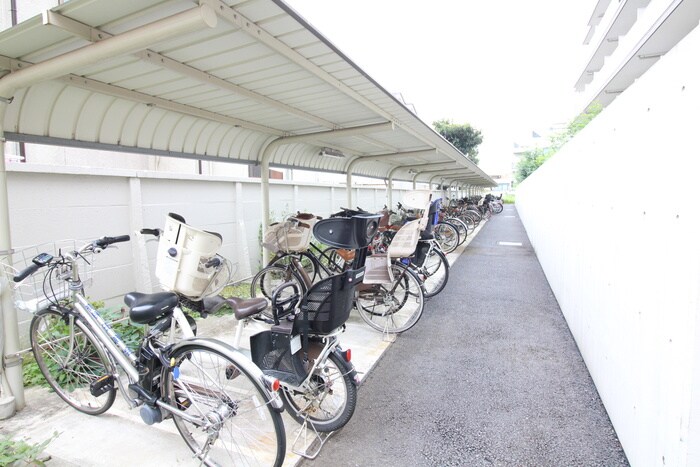 物件外観写真4　(駐輪場)