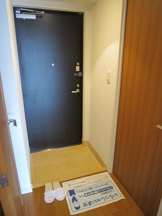 物件内観写真10　(玄関)