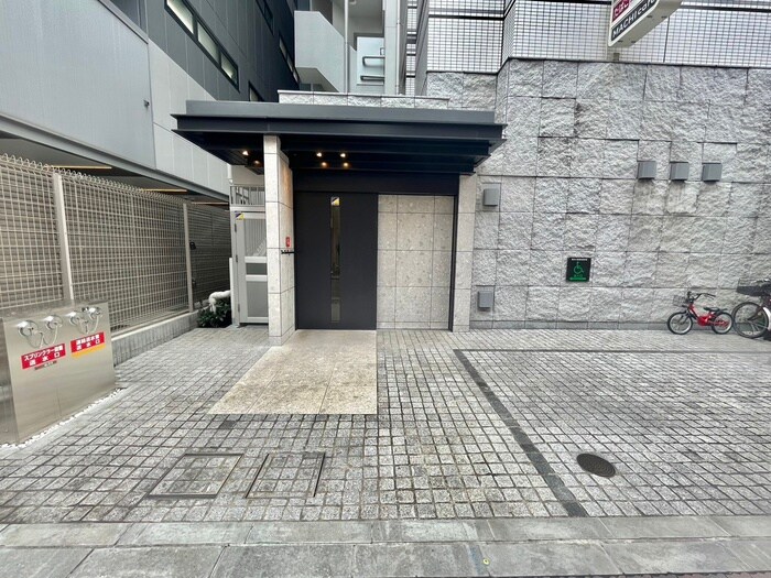物件外観写真2　(エントランス部分)