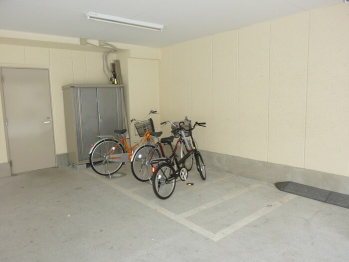 物件外観写真3　(駐輪場)