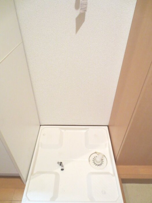 物件内観写真10　(洗濯機置場)